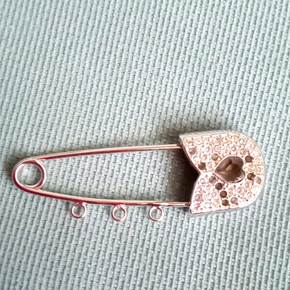 SWAROVSKI CRYSTAL PIN CHARM HOLDER